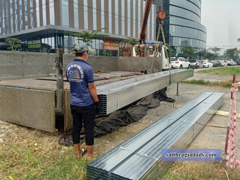 Vận chuyển tận nơi và có nhân viên hỗ trợ bốc xếp
