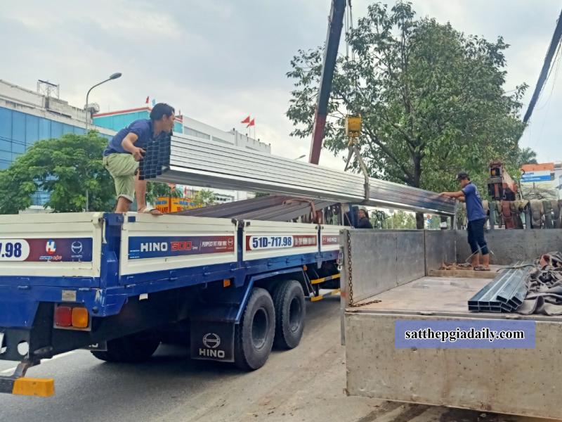 Vương Quân Khôi Steel hỗ trợ giao thép hộp Việt Thành tận nơi, hàng chính hãng, giá ưu đãi