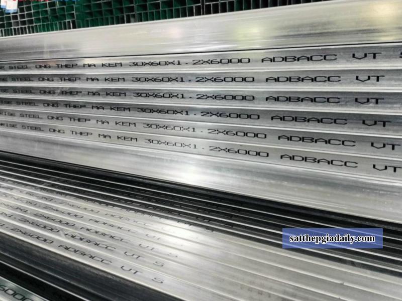 Dòng in thông tin trên thân thép hộp Hồng Ký chính hãng
