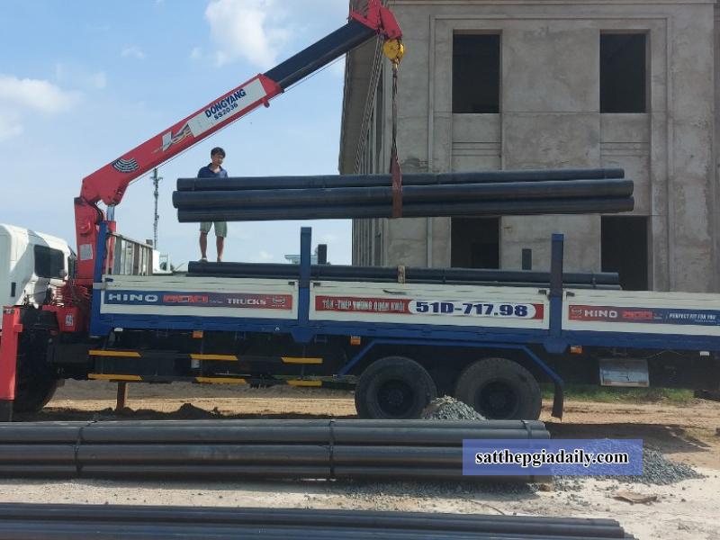 Thép ống phi 127 được Tôn Thép VQK vận chuyển tận công trình