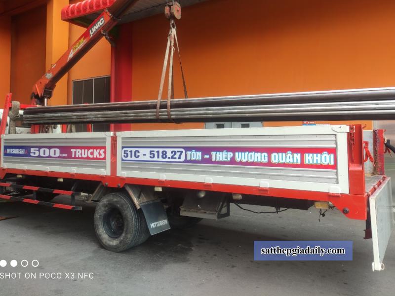 Vận chuyển thép ống phi 21 tận nơi bằng xe của Tôn Thép Vương Quân Khôi