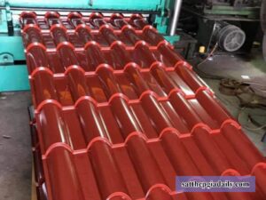 Giá tôn lạnh màu đỏ đậm Phương Nam