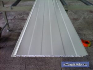 Giá tôn lạnh màu trắng sữa Đông Á