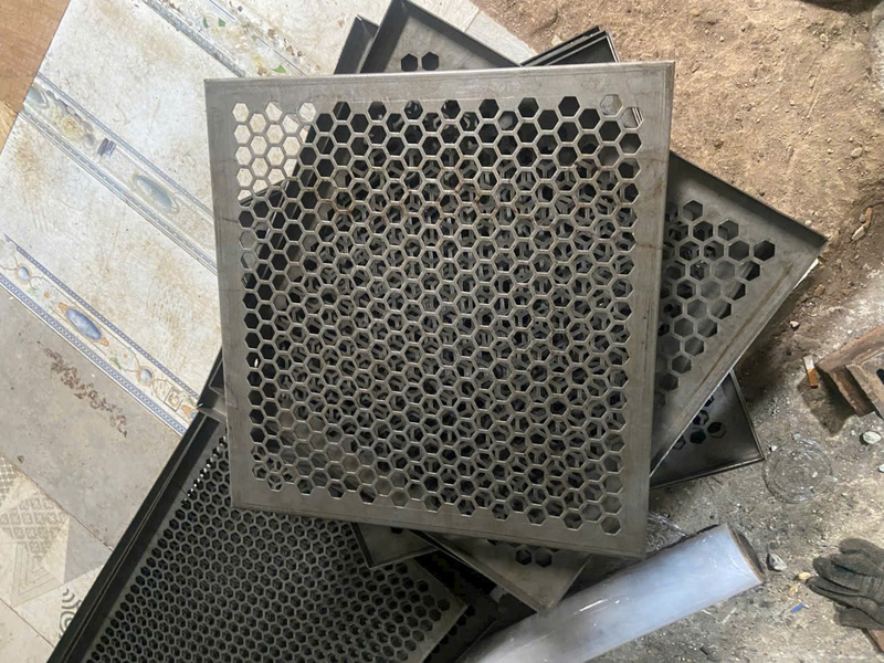 Gia công đục lỗ lục giác thép tấm