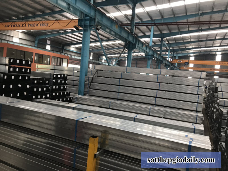 Kho thép hộp tại Tôn Thép VQK