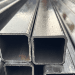 Sắt 60x60 cấu trúc chắc chắn và khả năng chịu lực tốt, không bị biến dạng dưới tác động của ngoại lực