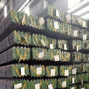 Có 4 loại thép hình V40 phổ biến hiện nay. Mỗi loại đều có ưu điểm và đặc tính riêng. Quý khách hàng cần xem xét, lựa chọn sản phẩm phù hợp với nhu cầu và mục đích sử dụng của mình.