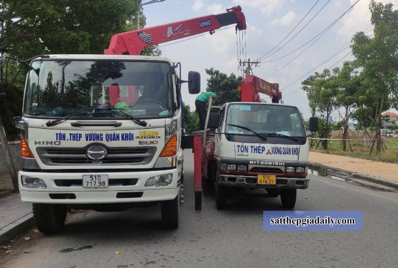 Vương Quân Khôi có xe tải vận chuyển thép hộp 200x100 tận nơi, đúng tiến độ