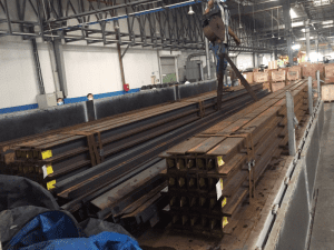 Đặt thép I400 ở nơi khô ráo, thoáng mát, có độ ẩm thấp để tránh hiện tượng oxi hóa và bào mòn thép