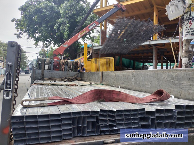 Vận chuyển thép hộp 530x150 chính hãng tới công trình