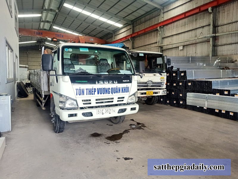 Hệ thống xe cẩu tải chuyển thép hộp khắp HCM, miền Nam