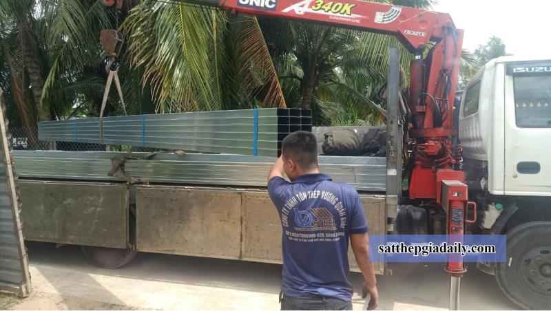 Vương Quân Khôi vận chuyển sắt hộp 40x80 tận công trình, nhanh chóng