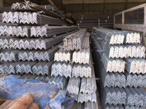 Vương Quân Khôi là đơn vị cung cấp sắt hình V40 uy tín, giá cả phải chăng tại Tp.HCM