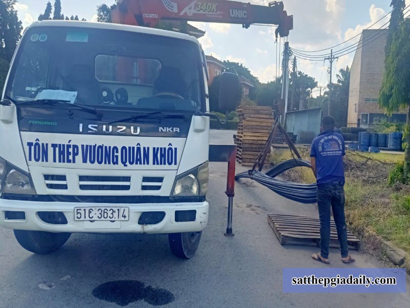 Vận chuyển Thép Miền Nam tới công trình