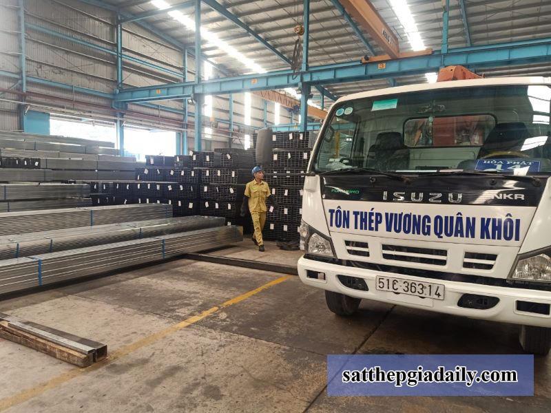 Vận chuyển thép Pomina tới công trình