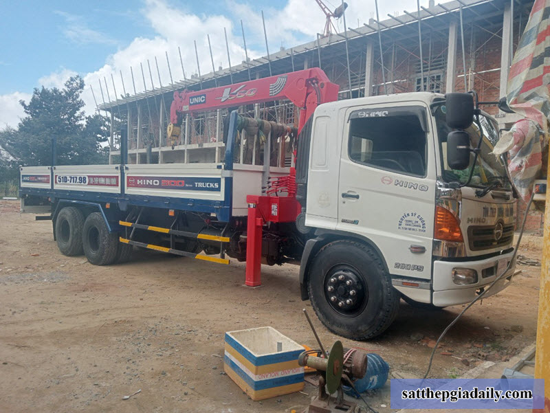 Hệ thống xe chuyên chở tôn tới công trình