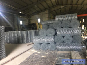 Kho lưới B40 tại đại lý Tôn Thép VQK