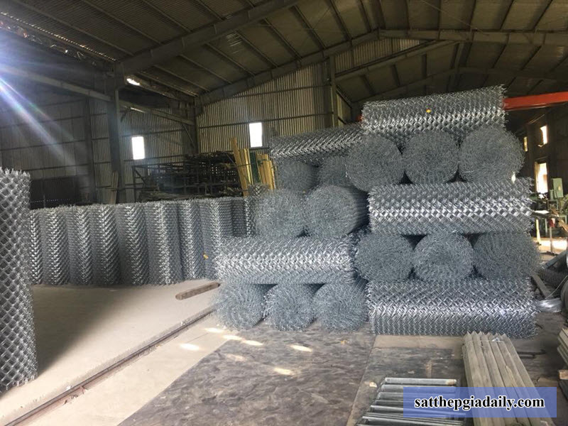 Kho lưới B40 tại đại lý Tôn Thép VQK