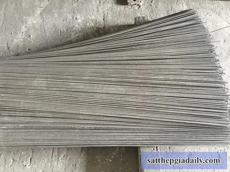 Dây mạ kẽm duỗi thẳng