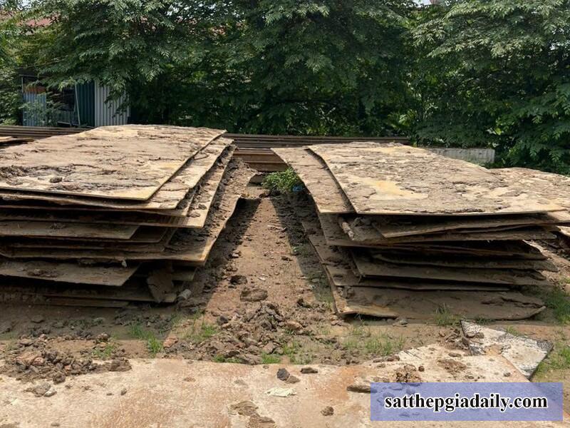 Cho thuê vỉ lót cho xe máy đào