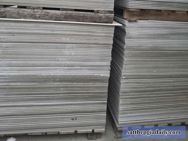 Dùng tôn xi măng có nhiều ưu điểm về chất lượng và kinh tế