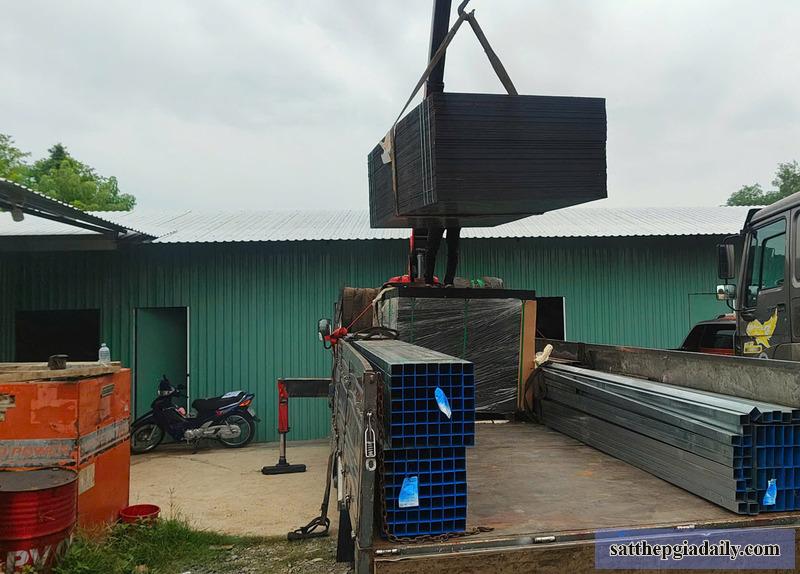 Hỗ trợ giao hàng, bốc xếp ván ép tận công trình