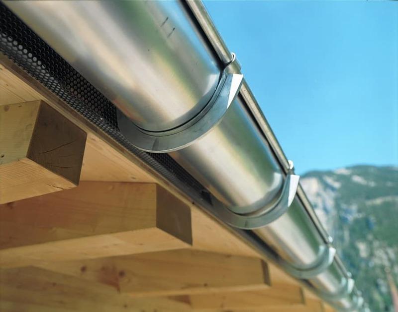 Tôn Thép VQK cung ứng máng xối tôn và các loại giá đỡ máng xối chất lượng