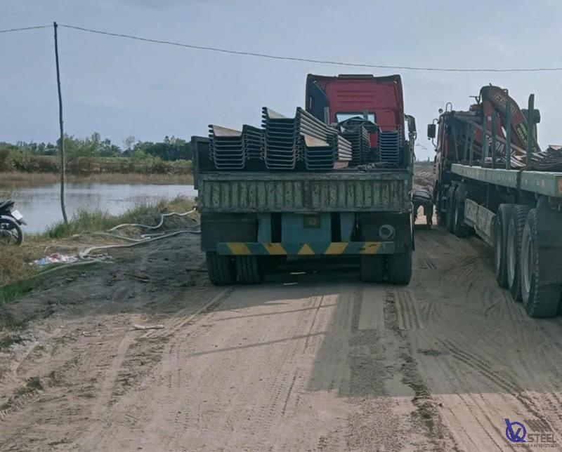 Cách điều xe và thiết bị của VQK tại Cần Thơ vận chuyển cừ larsen